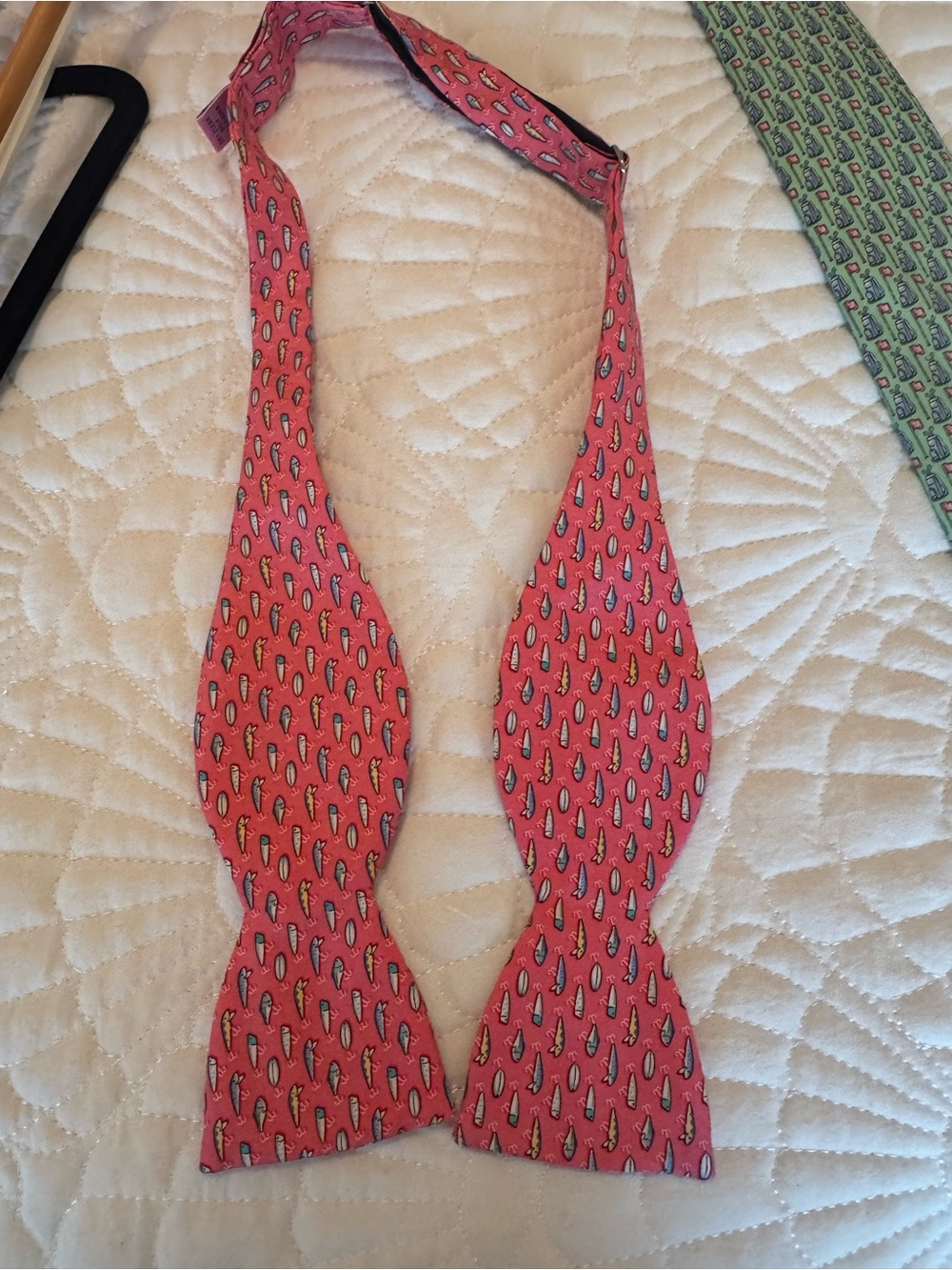 Vineyard Vines Pink Surfboard-Print Self-Tie Bow Tie
